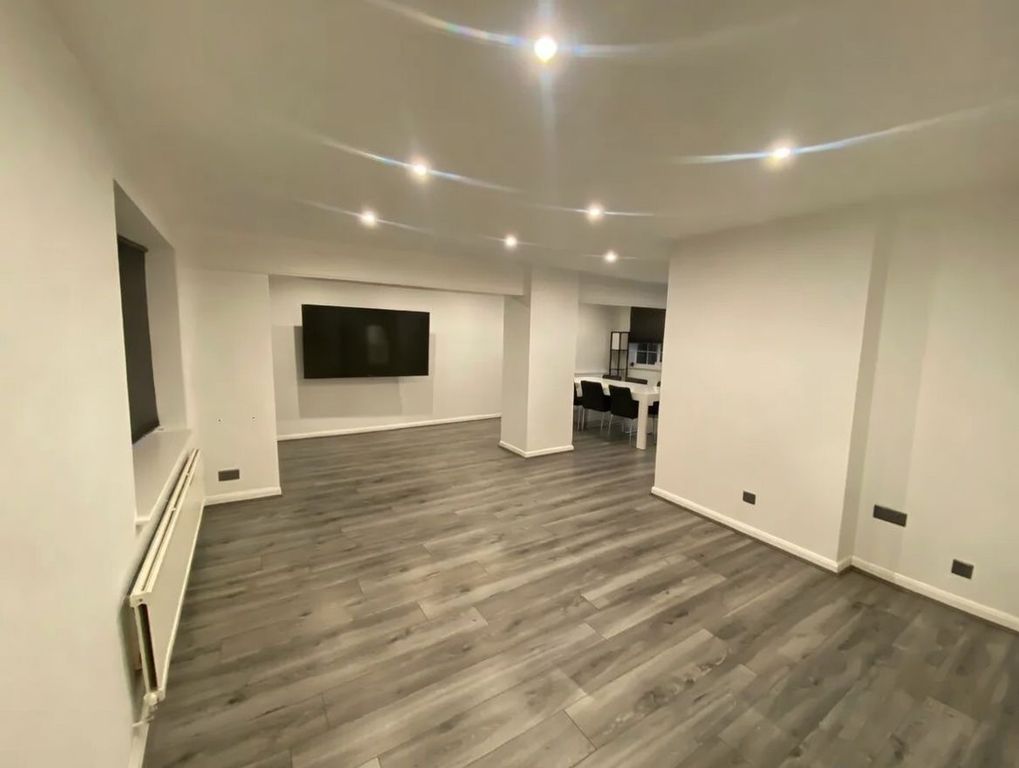 3 bed detached house for salePennine Close, Oadby, Leicester LE2 photo 5