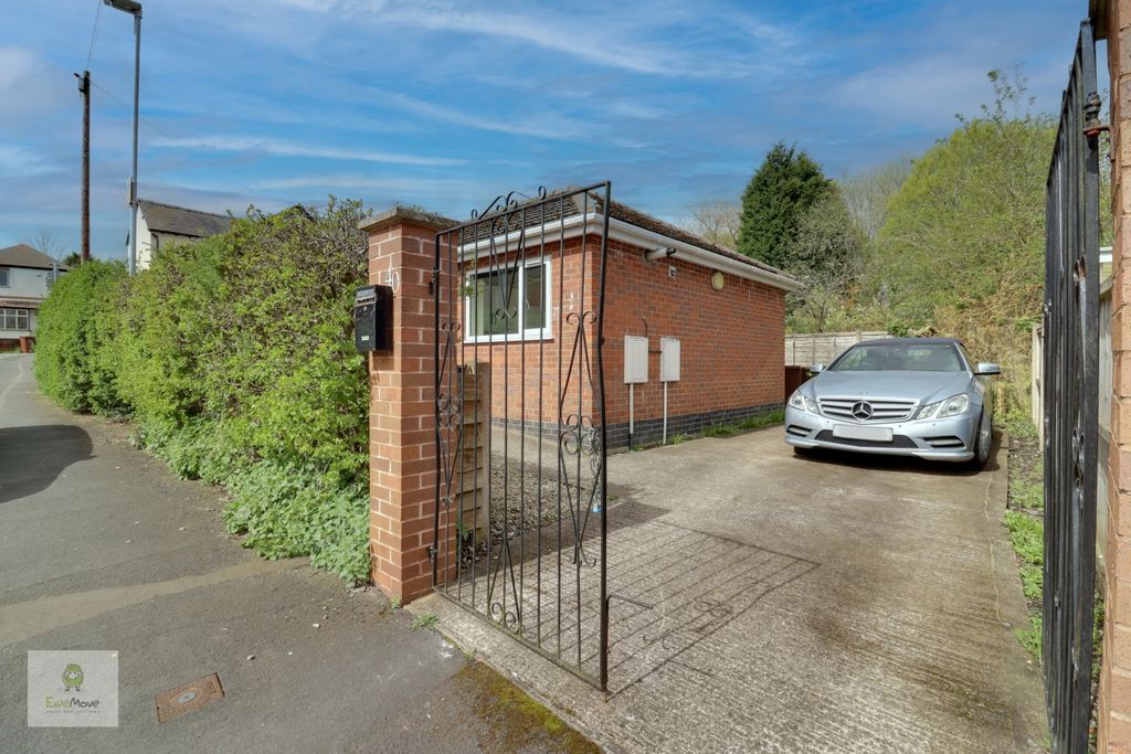 1 bed bungalow for saleRedhill Road, Cannock, Staffordshire WS11