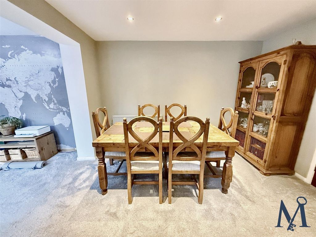 3 bed detached house for saleThomas Road, Whitwick, Coalville LE67 photo 4