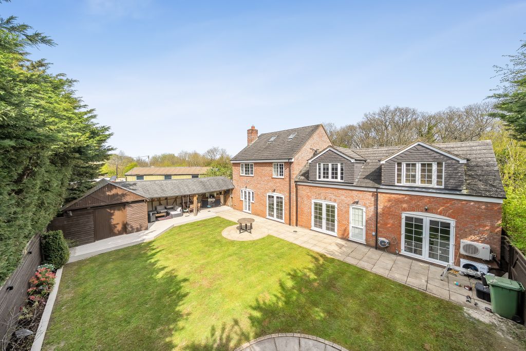 6 bed detached house for saleBraydon, Swindon SN5