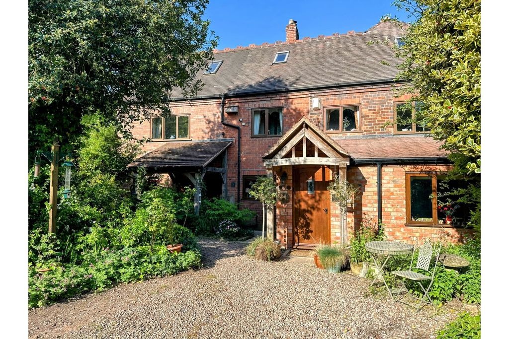 4 bed cottage for saleBlackhills Cottage And Boarding Cattery, Swindon DY3