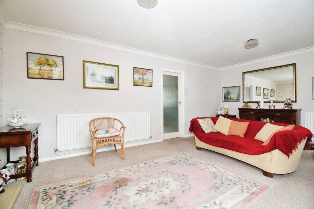 4 bed detached house for saleArreton Close, Leicester LE2 photo 2