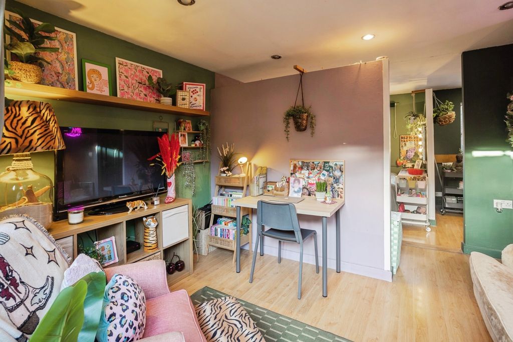Additional image 15 of 4 bed semi-detached house for saleLawrence Way, Loughborough, Leicestershire LE11