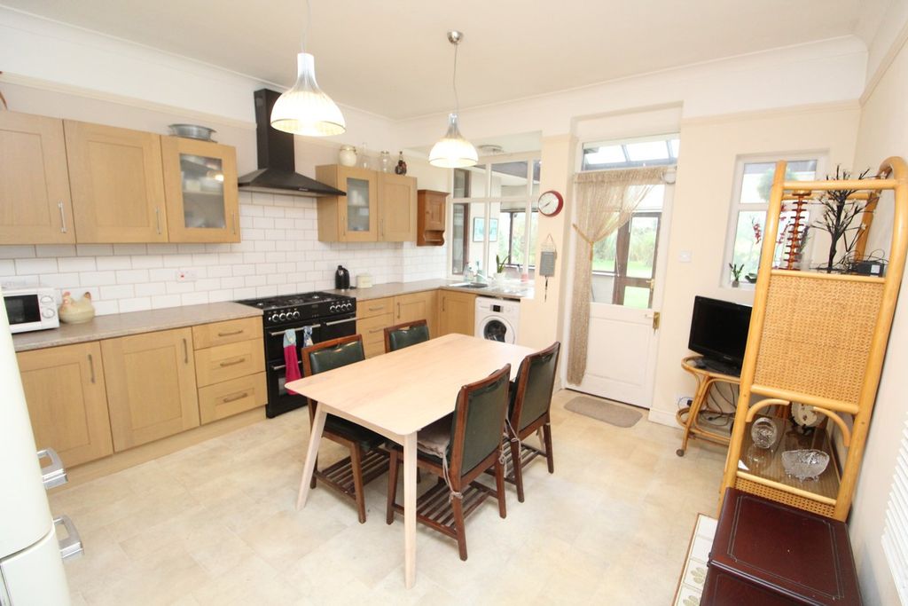 Additional image 3 of 3 bed detached bungalow for saleLittle Glen Road, Glen Parva, Leicester LE2