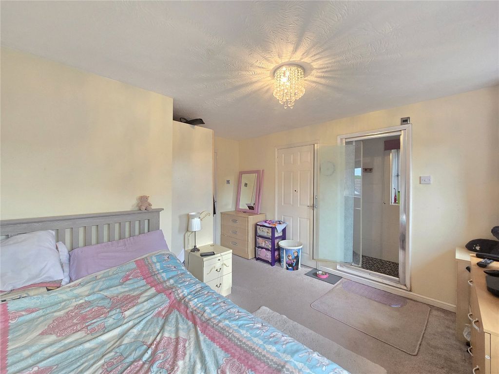 Additional image 8 of 3 bed semi-detached house for saleGlendale Court, Wilnecote, Tamworth, Staffordshire B77