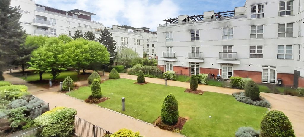 4 bed terraced house for saleWoodford Road, Leicester LE2