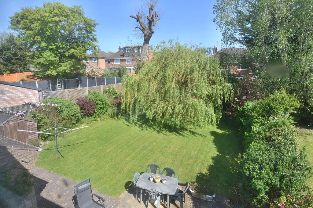 4 bed detached house for saleLaunde Road, Oadby LE2 photo 4