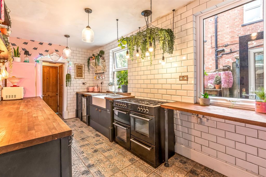 3 bed terraced house for saleKnighton Fields Road West, Leicester LE2 photo 4