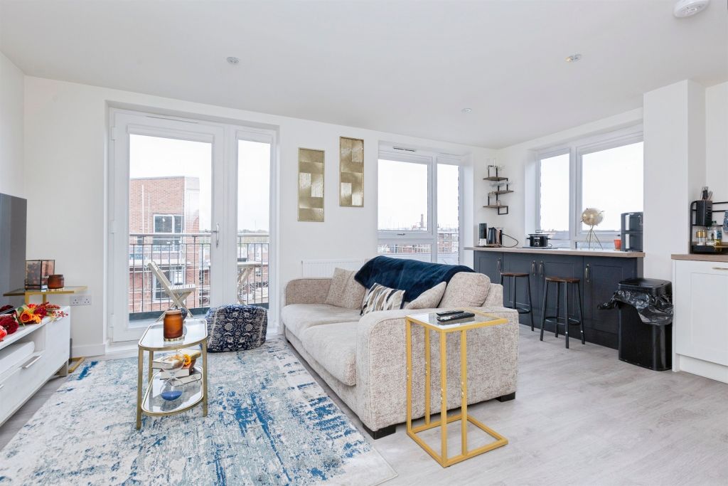 2 bed flat for salePingle Wharf Approach, Leicester LE3 photo 2