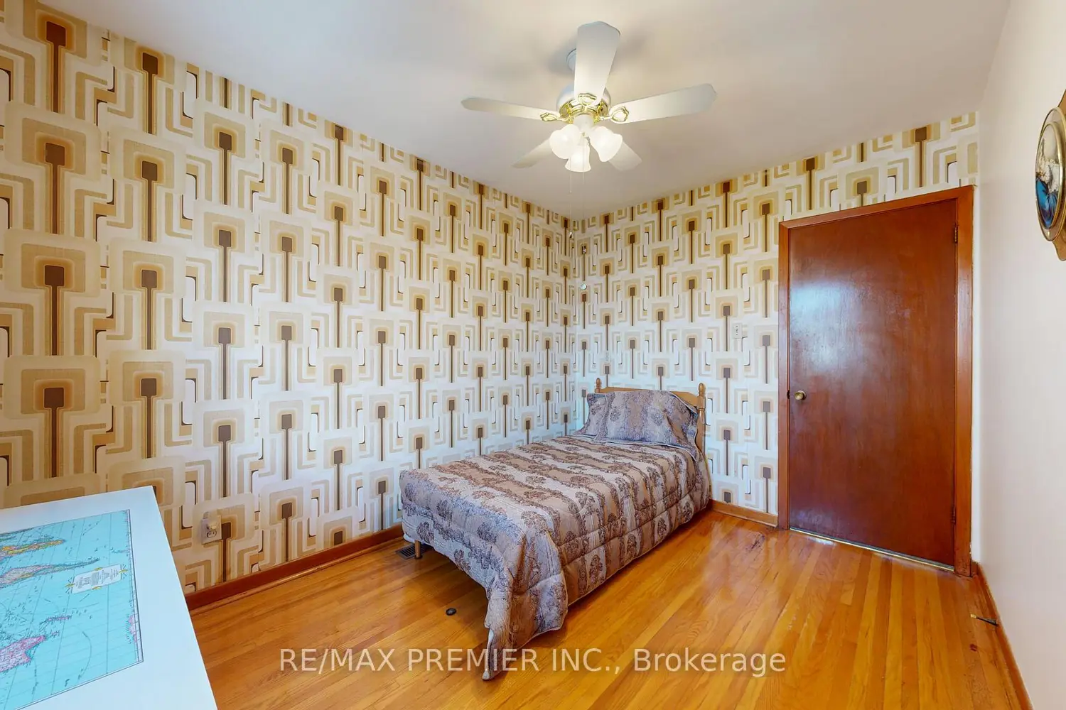 Additional image 8 of 12 Sonnet Court