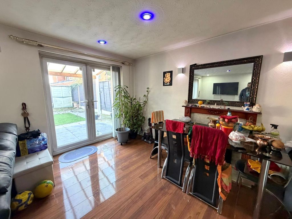 3 bed semi-detached house for saleKipling Grove, Leicester LE4 photo 5