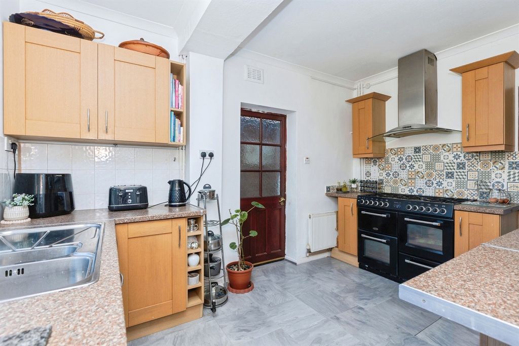 Additional image 14 of 3 bed semi-detached house for saleFrinton Avenue, Leicester LE5