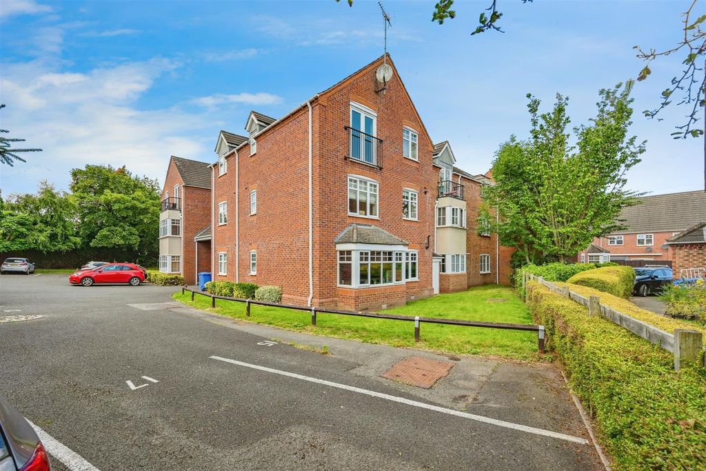 2 bed flat for saleMulberry Drive, Lichfield WS13