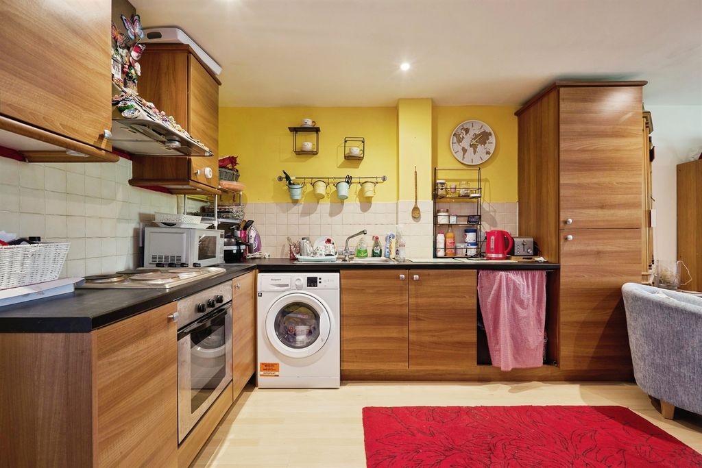1 bed flat for saleMiddleton Road, Salisbury SP2 photo 5
