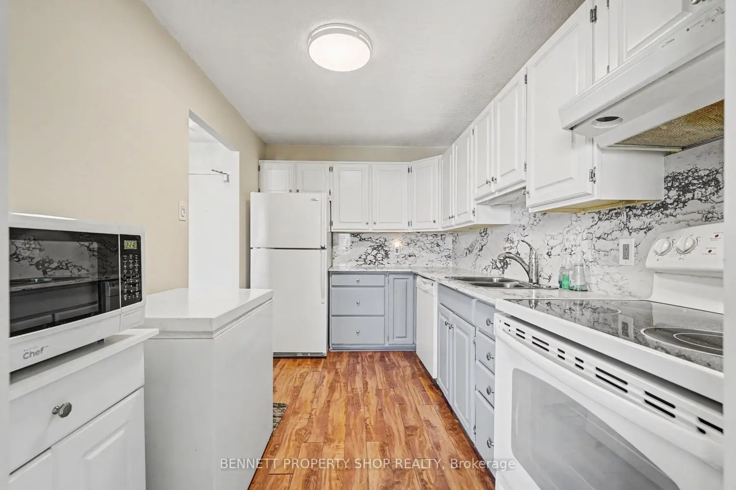 Additional image 2 of 665 Bathgate Drive 2011