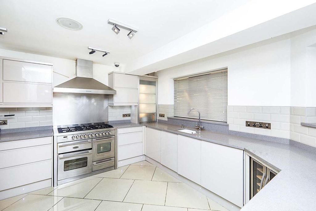 Additional image 6 of 5 bed detached house for saleCourt Farm Lane, Branston, Burton-On-Trent, Staffordshire DE14