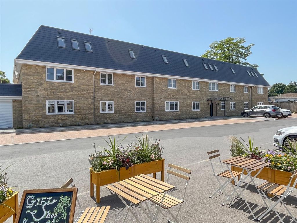 1 bed flat for saleAndrews Court, Lyneham SN15
