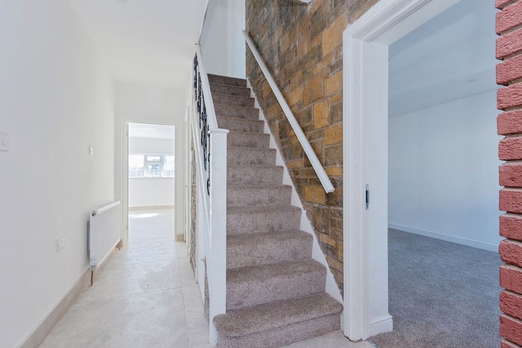 Additional image 6 of 7 bed detached house for saleSwithland Avenue, Leicester, Leicestershire LE4