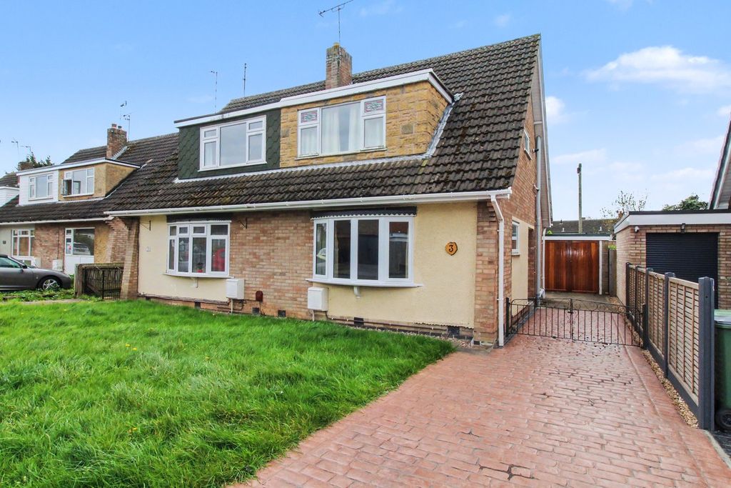 3 bed semi-detached house for saleBuxton Close, Whetstone, Leicester LE8