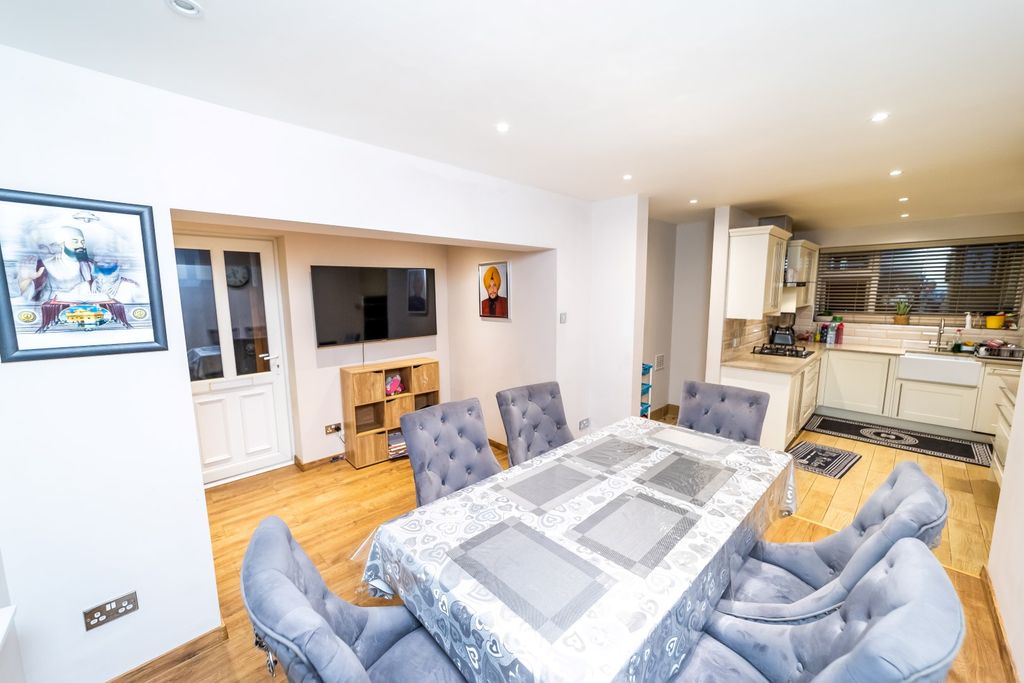 Additional image 8 of 3 bed detached house for saleForest Rise, Thurnby, Leicester LE7