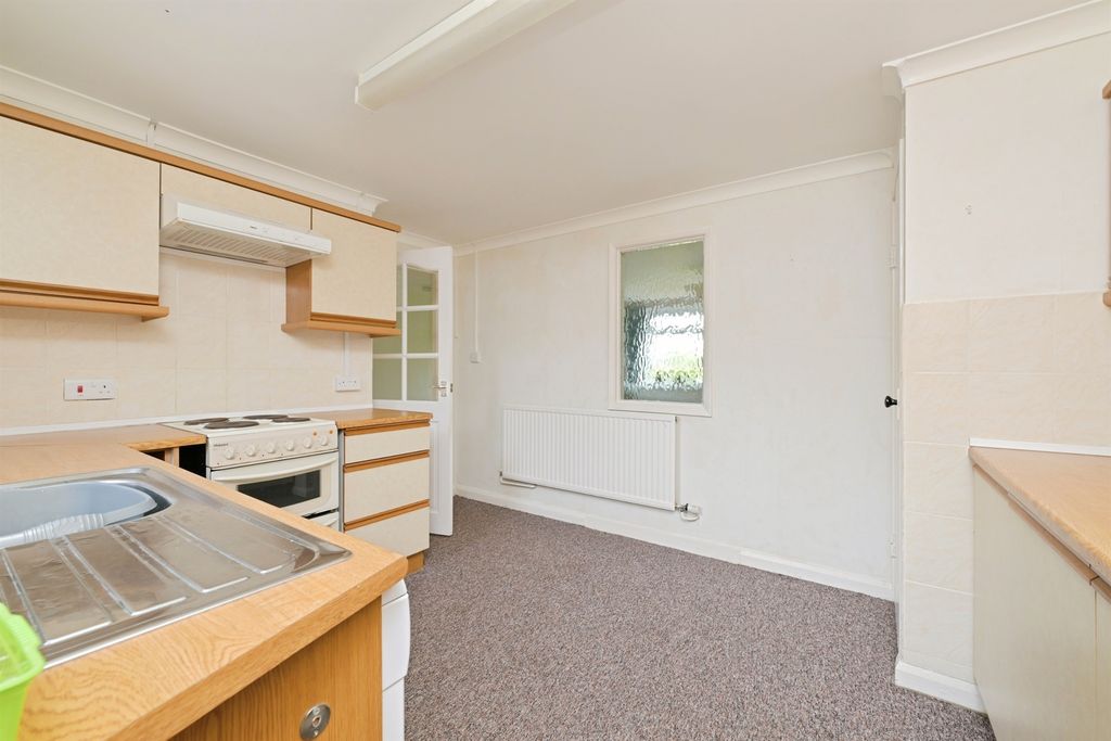2 bed flat for salePark Street, Kings Cliffe, Peterborough PE8 photo 3
