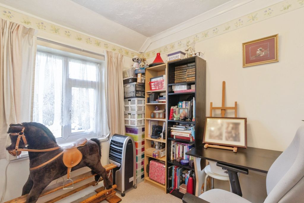 Additional image 14 of 3 bed semi-detached house for saleBeaumont Leys Lane, Leicester LE4