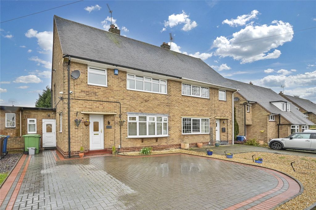 3 bed semi-detached house for saleBorder Way, Moss Pit, Stafford, Staffordshire ST17