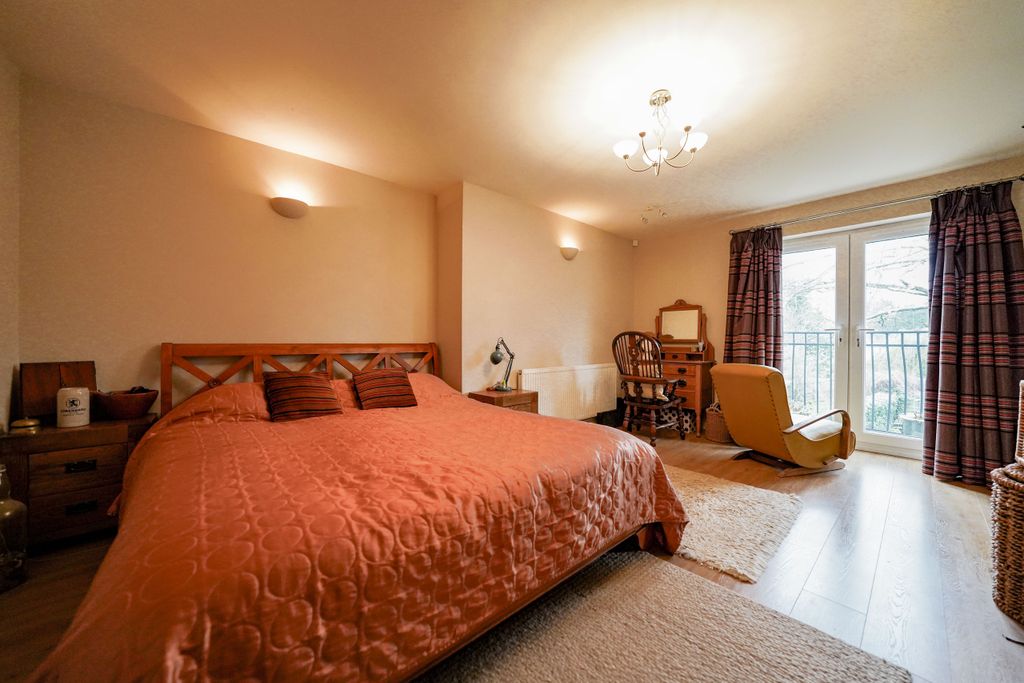 Additional image 14 of 5 bed end terrace house for salePeters Drive, Leicester, Leicestershire LE5