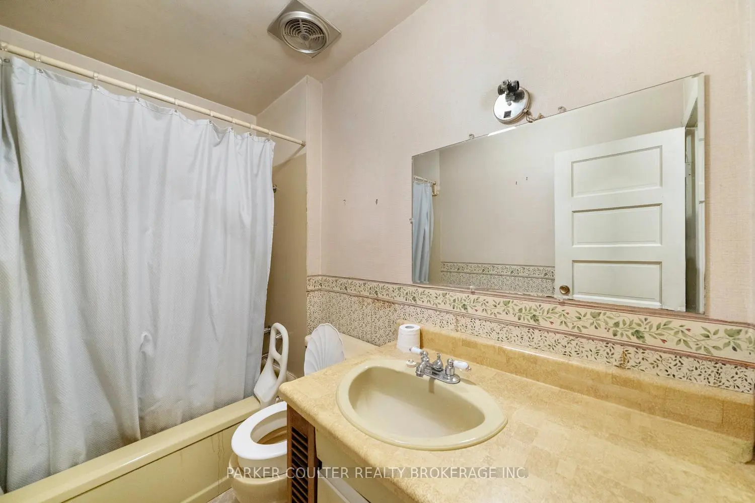 Additional image 13 of 26 Larchmount Avenue