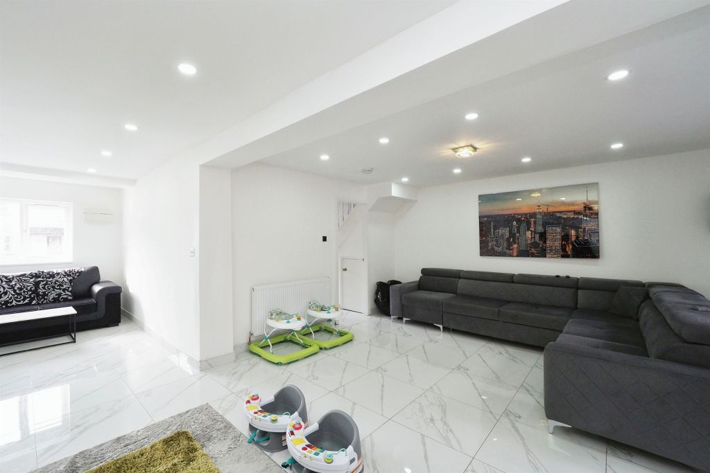 Additional image 5 of 4 bed semi-detached house for saleMarsh Close, Leicester LE4