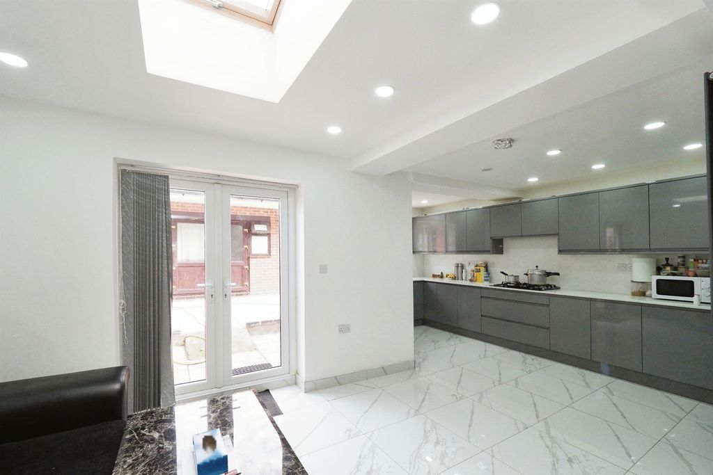 Additional image 3 of 4 bed semi-detached house for saleMarsh Close, Leicester LE4