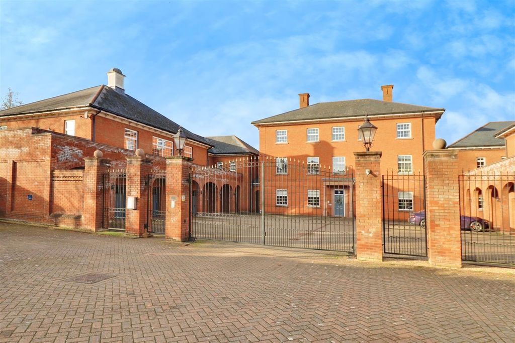 3 bed flat for saleBrackenwood Mews, Weston, Crewe CW2
