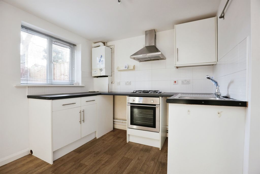 1 bed flat for saleLowercroft, Rugby CV21 photo 5