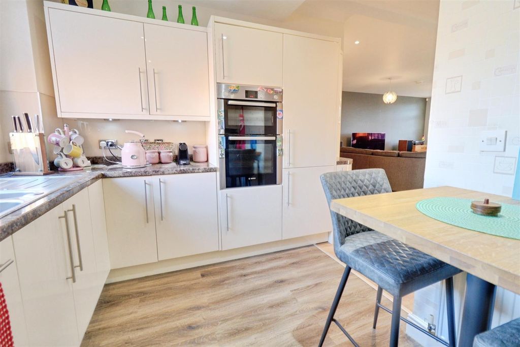 Additional image 16 of 3 bed flat for saleBrackenwood Mews, Weston, Crewe CW2