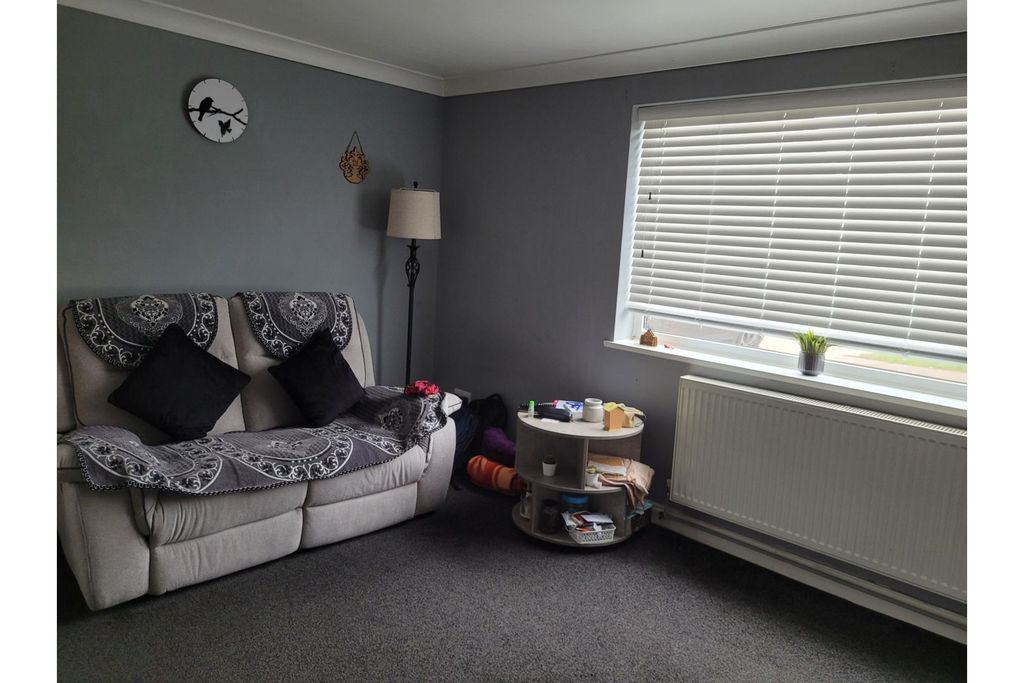 2 bed semi-detached house for saleHeddington Way, Leicester LE2