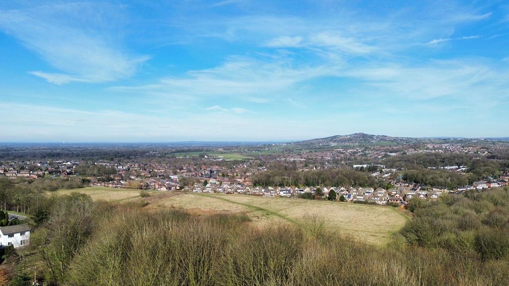 4 bed detached bungalow for saleDee Close, Talke ST7 photo 2
