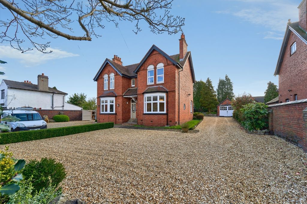 3 bed semi-detached house for saleStation Street, Walsall, Staffordshire WS6
