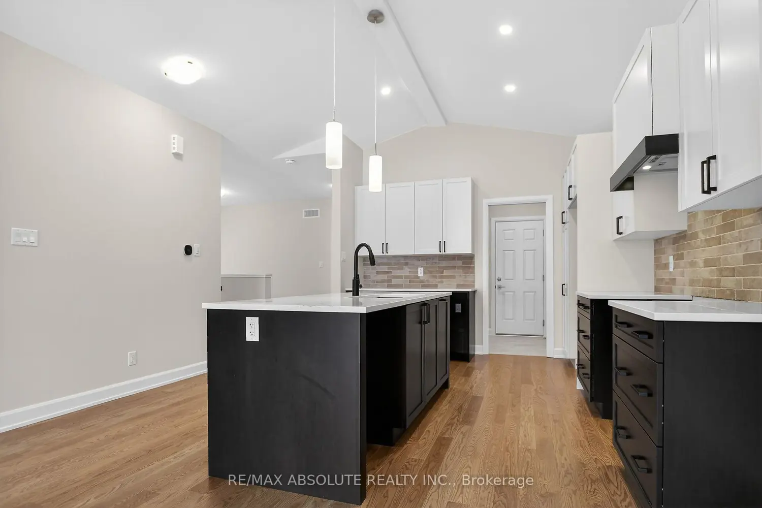 Additional image 8 of 379 Equinelle Drive