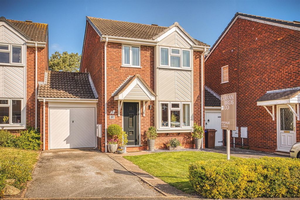 3 bed detached house for saleGoodwood Close, Stretton, Burton-On-Trent DE13