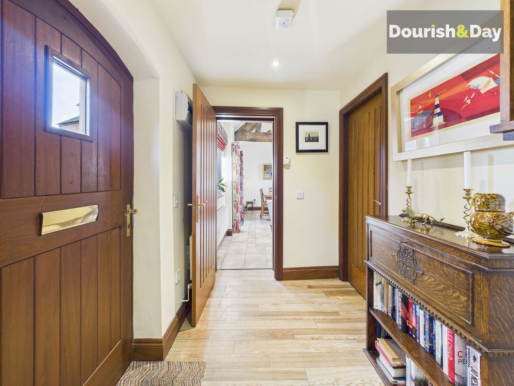 3 bed barn conversion for salePillaton, Penkridge ST19 photo 5