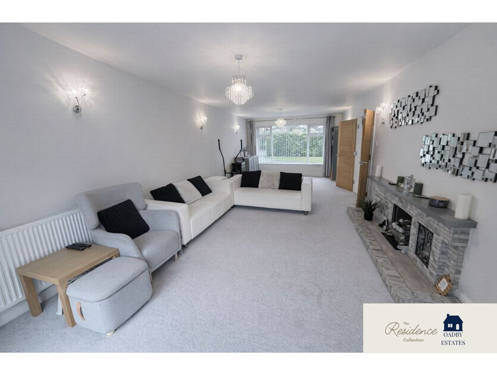 4 bed detached house for saleThe Oval, Oadby LE2 photo 5