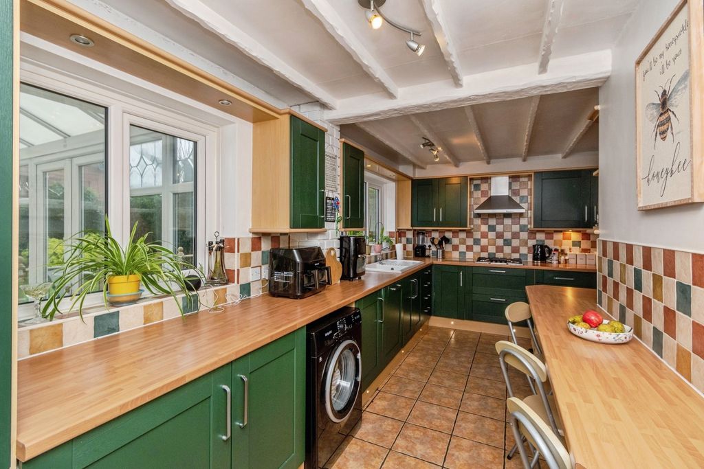 4 bed detached house for salePool Close, Shareshill, Wolverhampton, Staffordshire WV10 photo 3