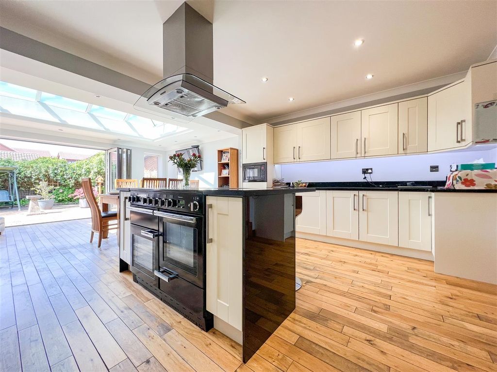 4 bed detached house for saleDorian Way, Endon ST9 photo 2
