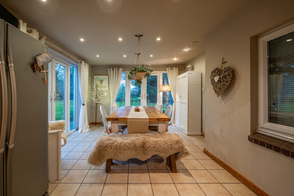 4 bed detached house for saleEfflinch Lane, Barton Under Needwood DE13 photo 3