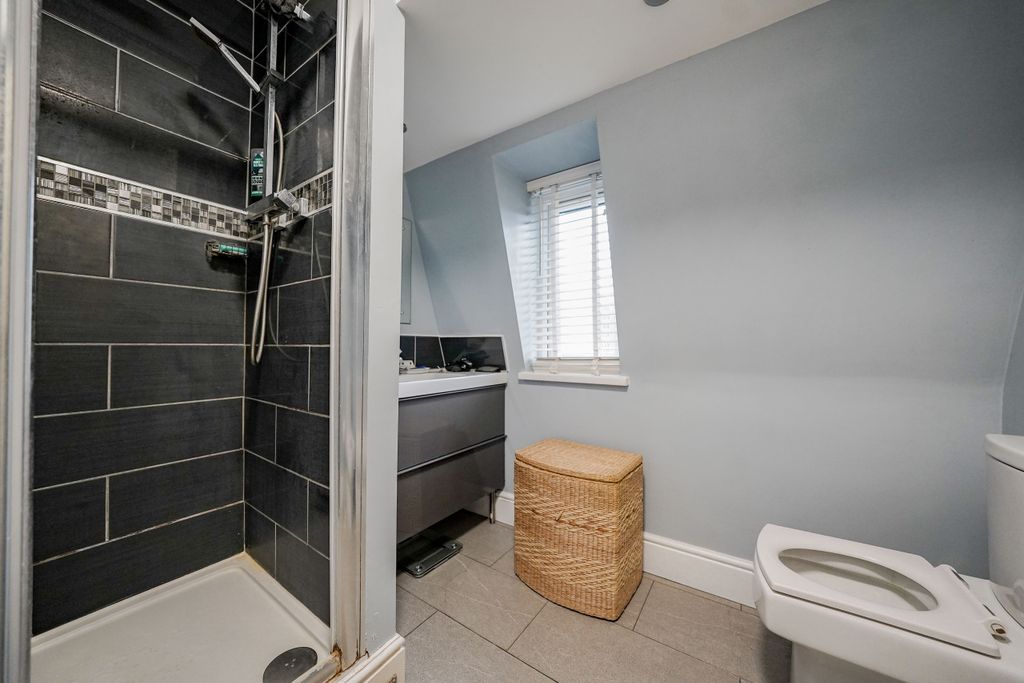 Additional image 20 of 5 bed end terrace house for salePeters Drive, Leicester, Leicestershire LE5