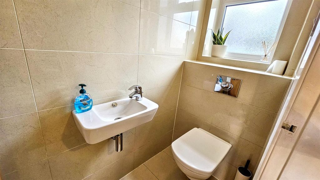 Additional image 8 of 4 bed detached house for salePulford Drive, Thurnby LE7