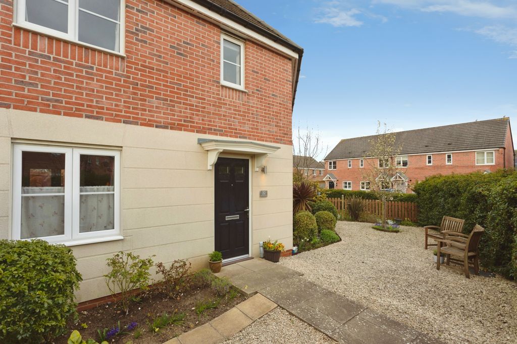 3 bed semi-detached house for saleBrockington Road, Melton Mowbray LE13