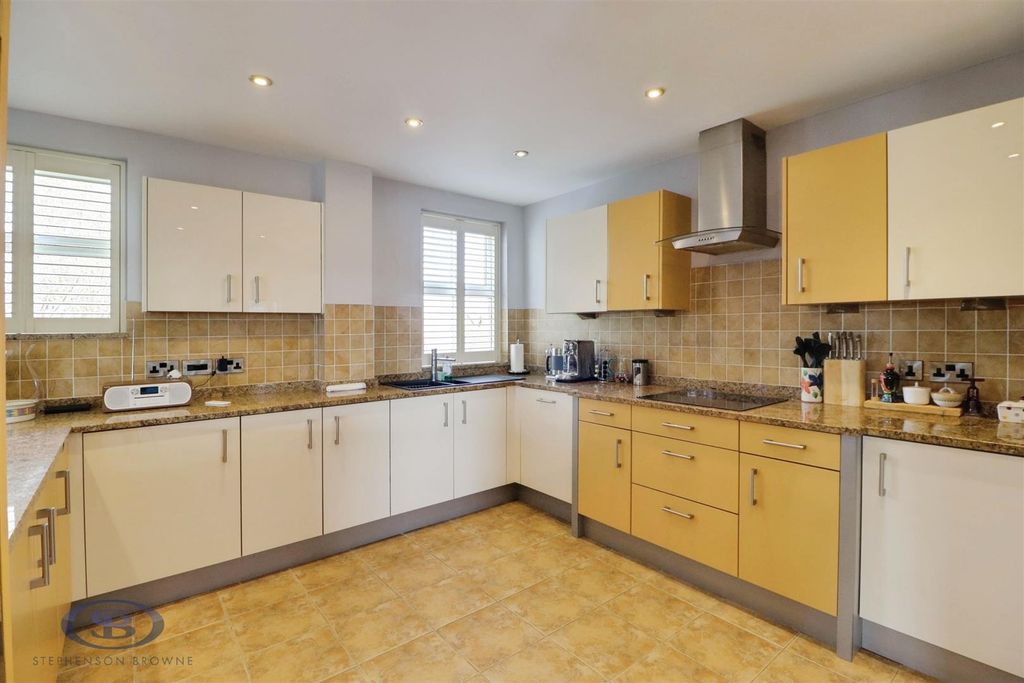 Additional image 5 of 3 bed flat for saleAshbourne Drive, Weston, Crewe CW2