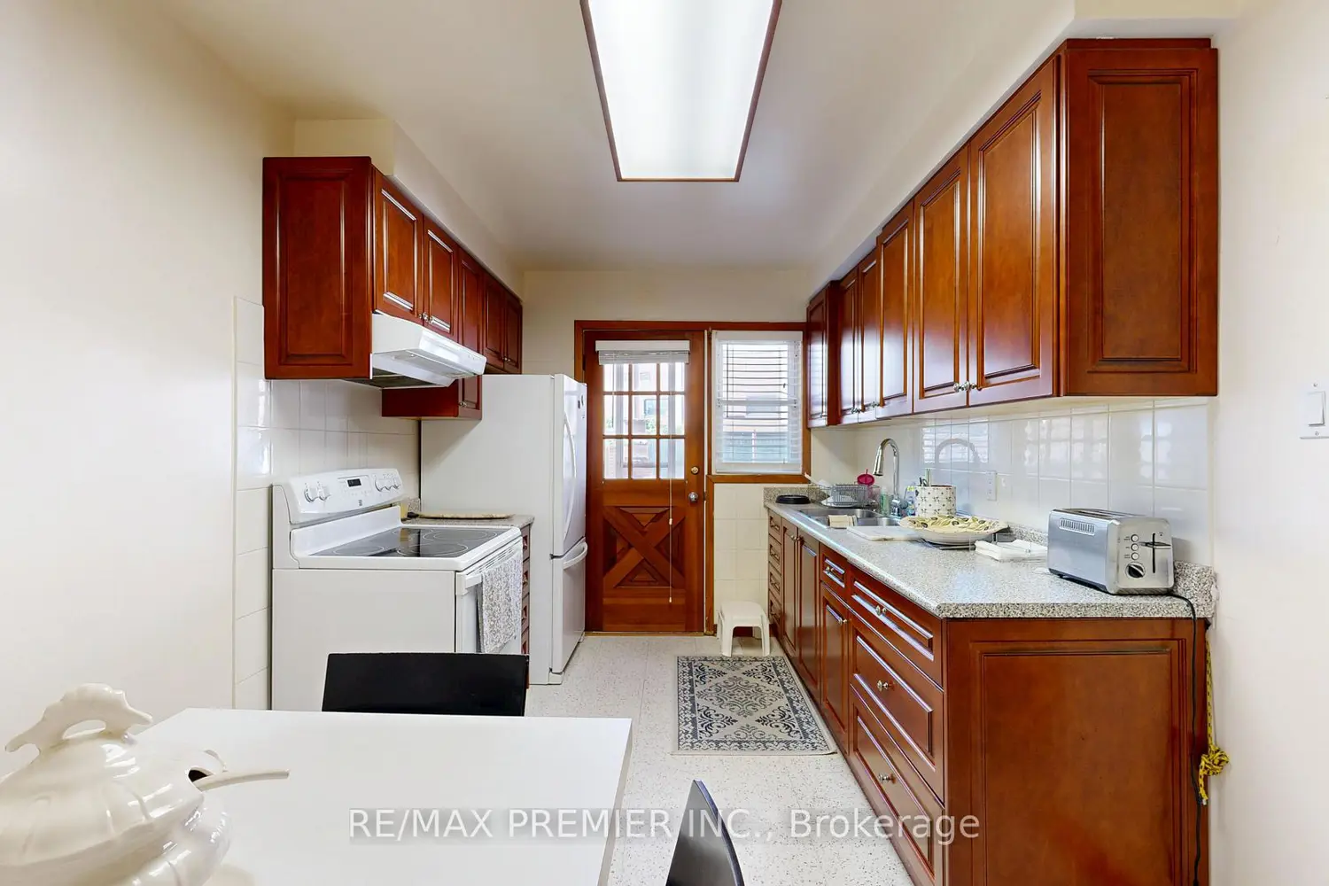 Additional image 3 of 12 Sonnet Court