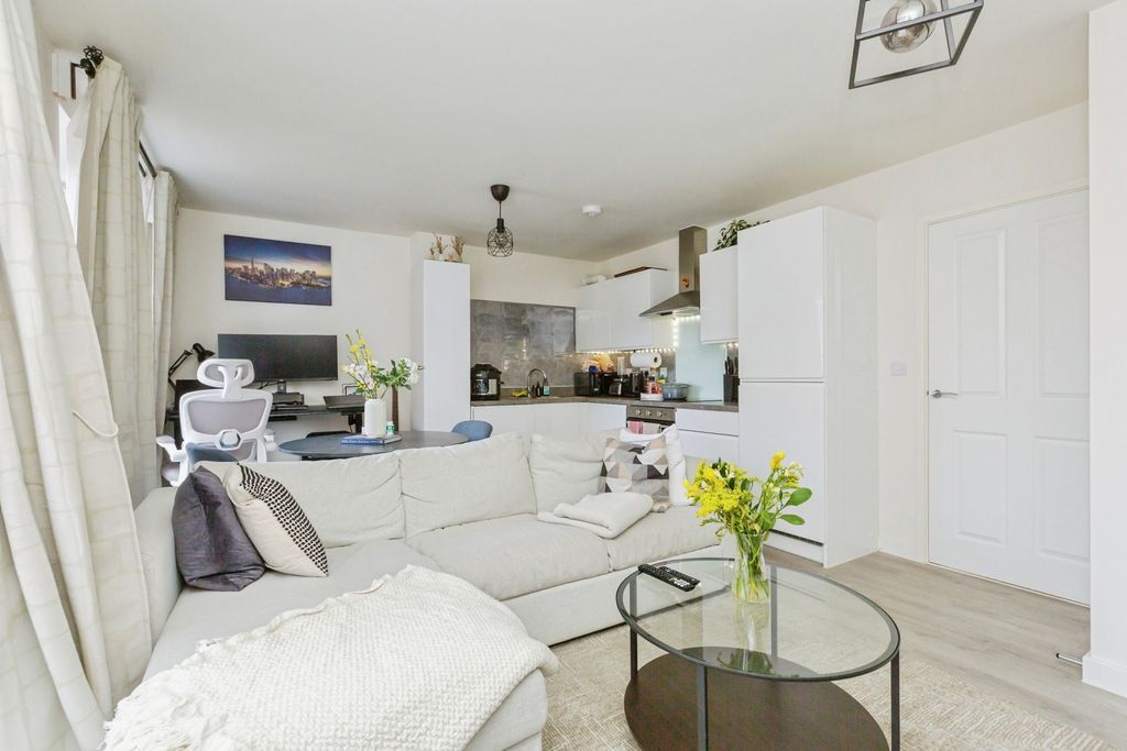 2 bed flat for salePingle Wharf Approach, Leicester, Leicestershire LE3 photo 3